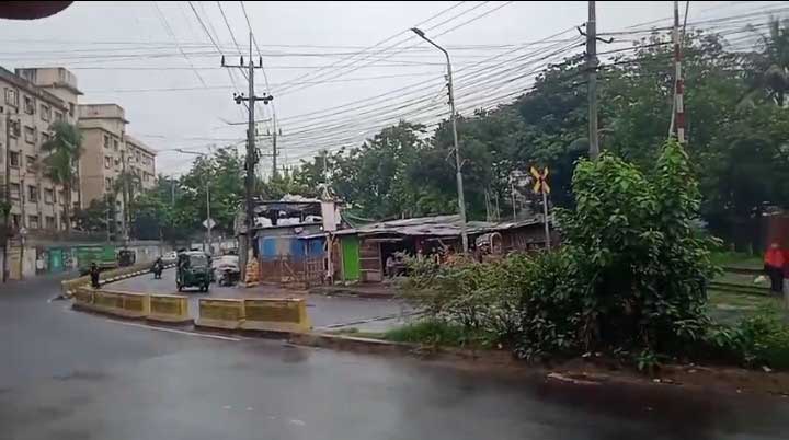 রেলের জায়গায় অবৈধ বিদ্যুৎ সংযোগ 